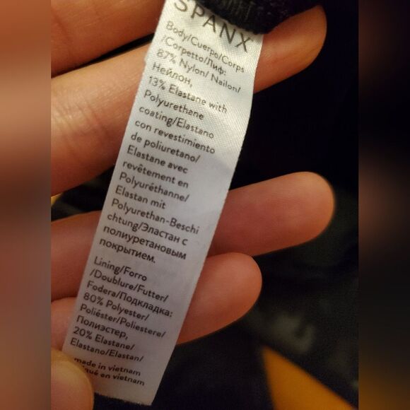 Spanx Faux leather Camo leggings. Black and grey. Shimmers. Size S. 26,5" Inseam - Picture 10 of 13